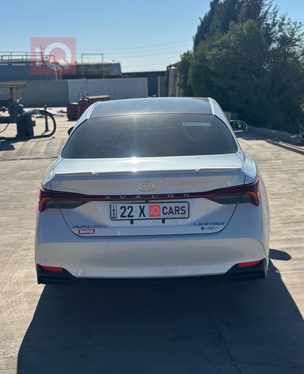 تويوتا أفالون